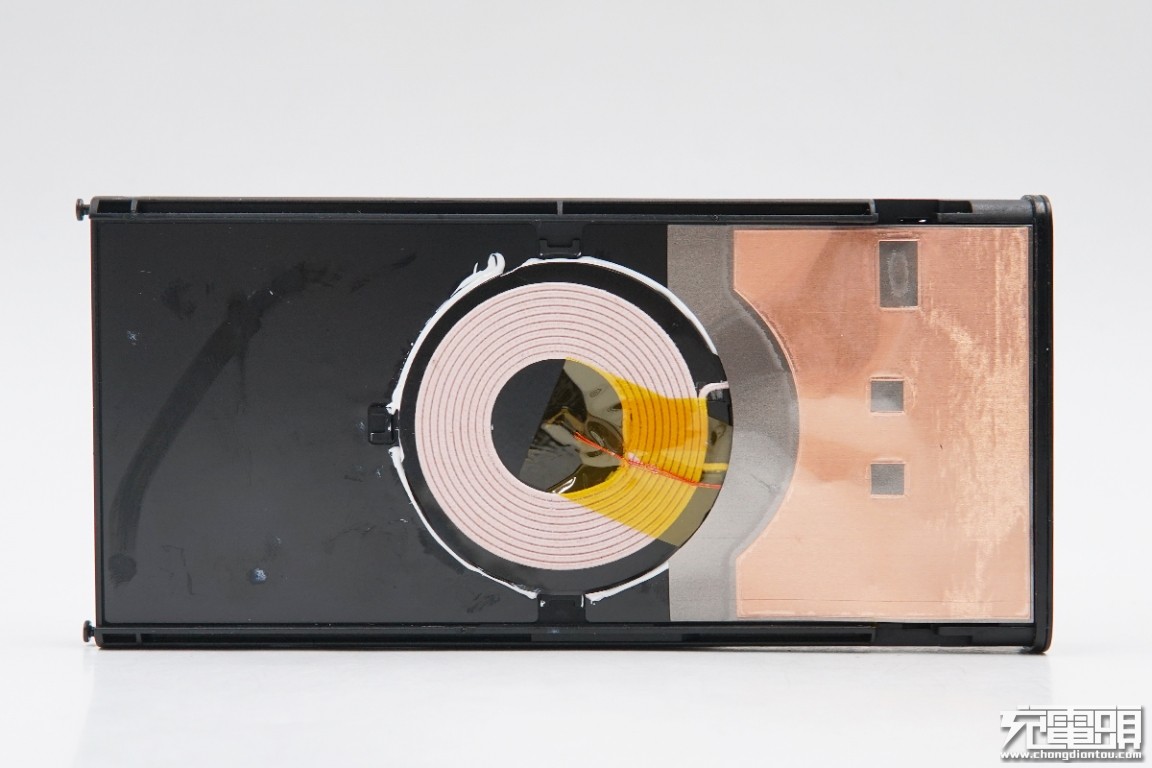 小米充电宝30000快充版拆开,小米无线充电宝10w和30w对比