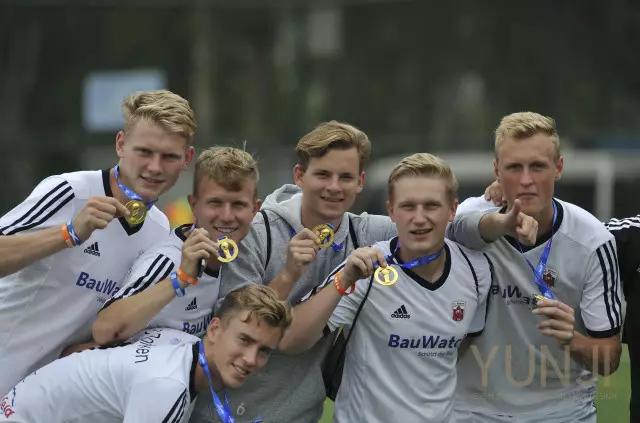 云亚科技文创奖杯|世界青少年足球赛“哥德杯”