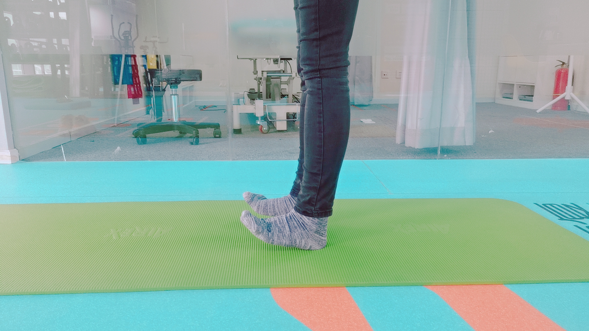 踝关节扭伤陈年旧伤如何康复,踝关节扭伤后下楼梯怎么康复