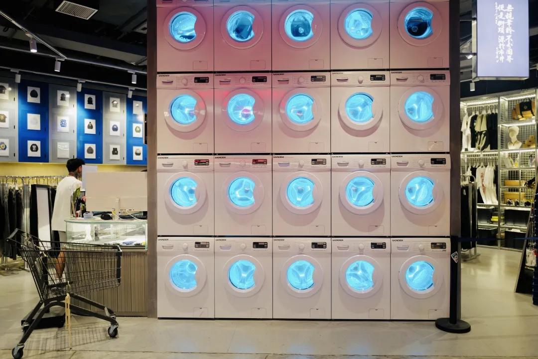 别争了,这条马路才是魔都内卷之王