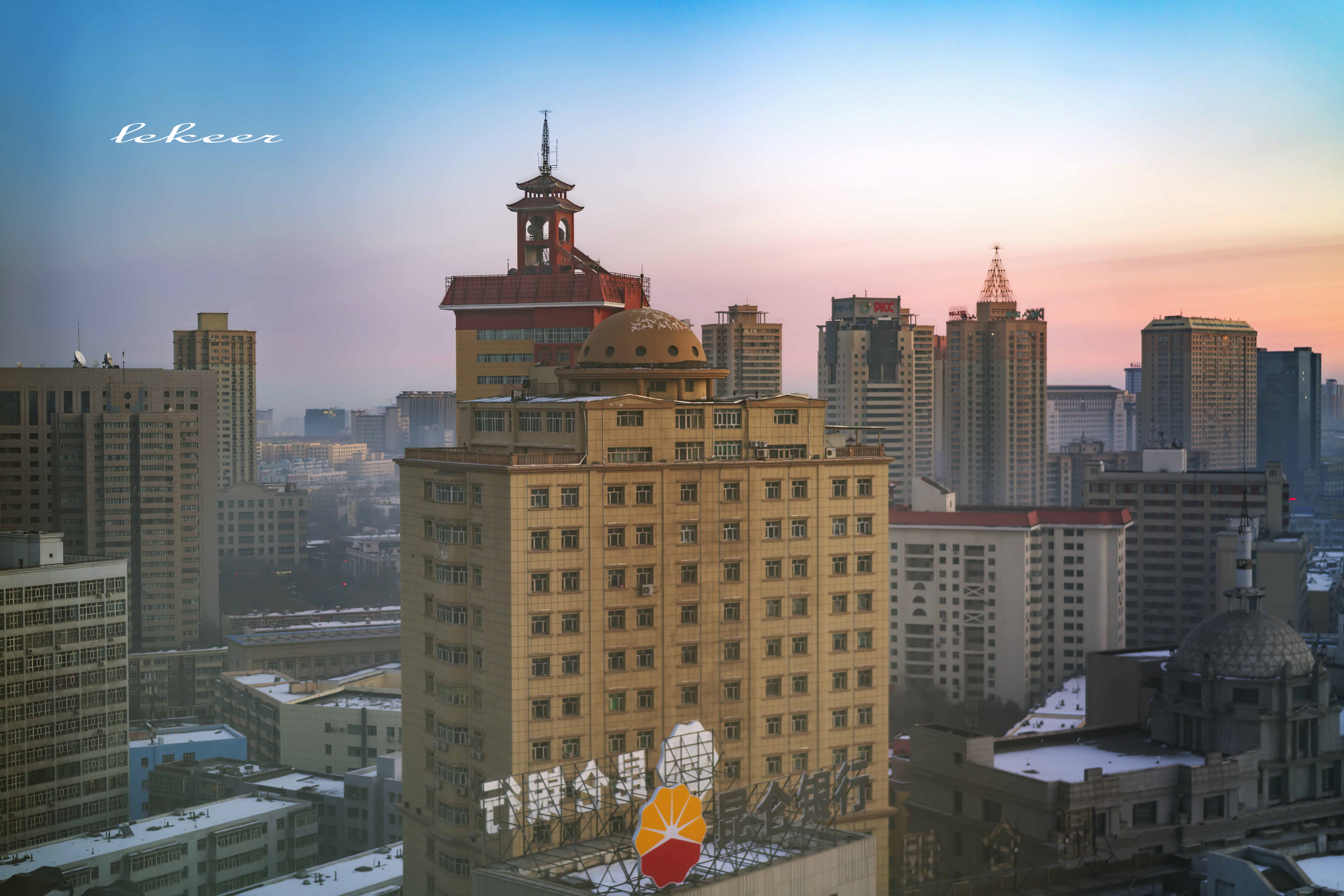 以成都人发誓冬季的乌市体感远比成都舒服而且美食美女也巨多