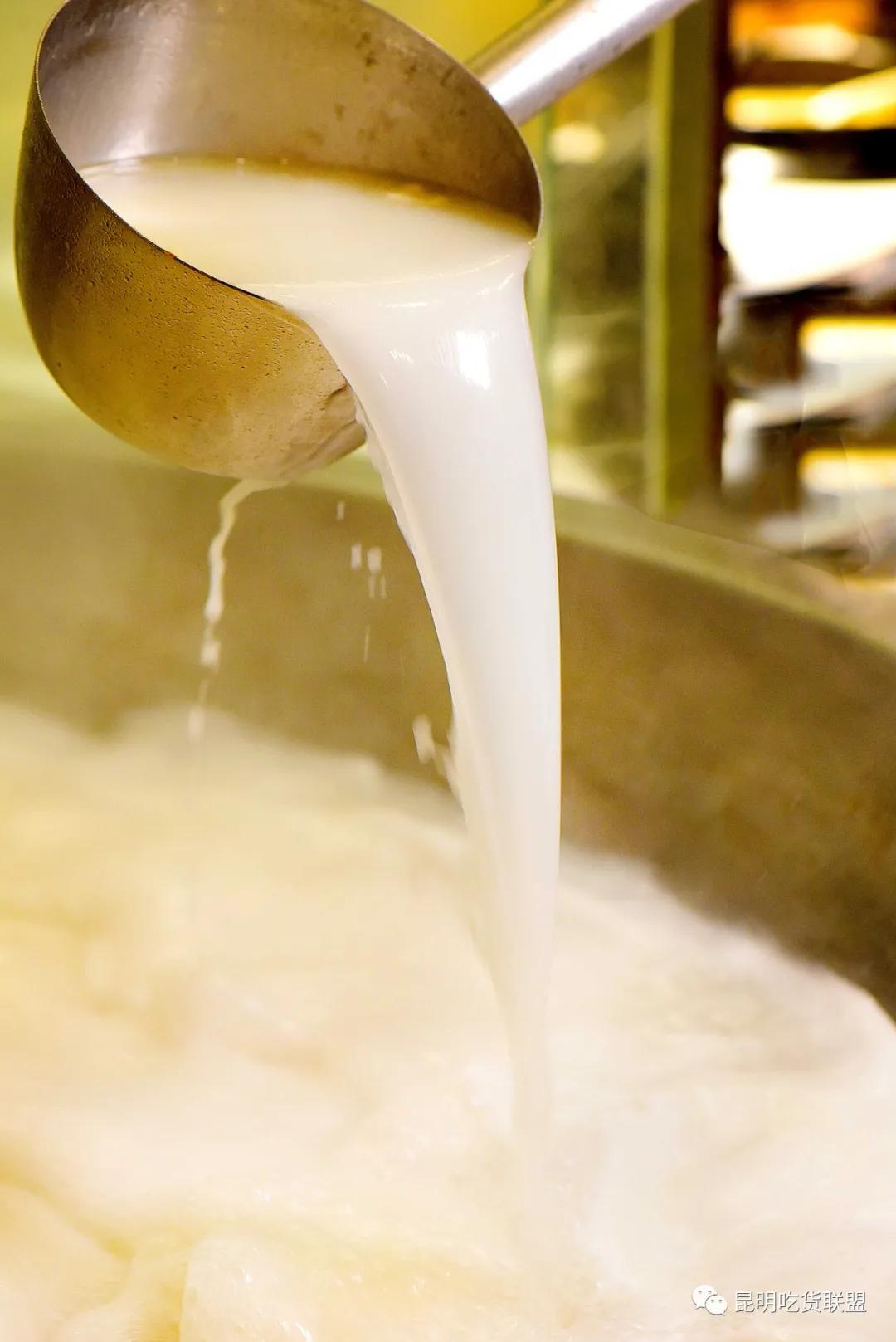 昆明老街附近哪家过桥米线好吃,昆明过桥米线百年老店哪家最正宗