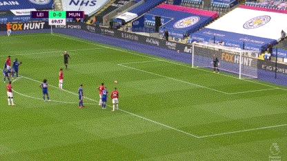 2-0！凌晨1点裁判送曼联进欧冠，英超大黑马变大悲剧