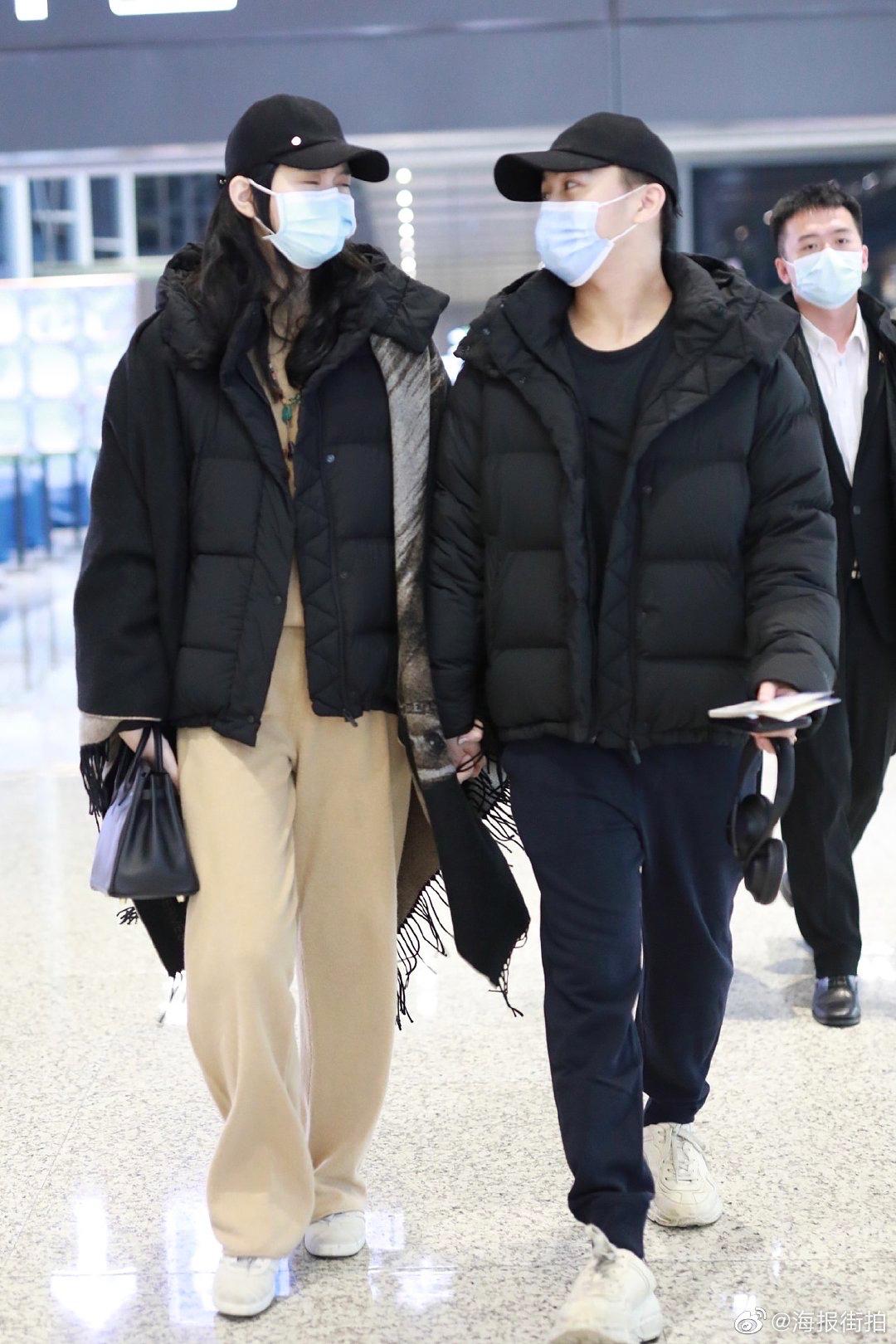 看何穗江疏影的穿搭,江疏影银色垫肩礼服