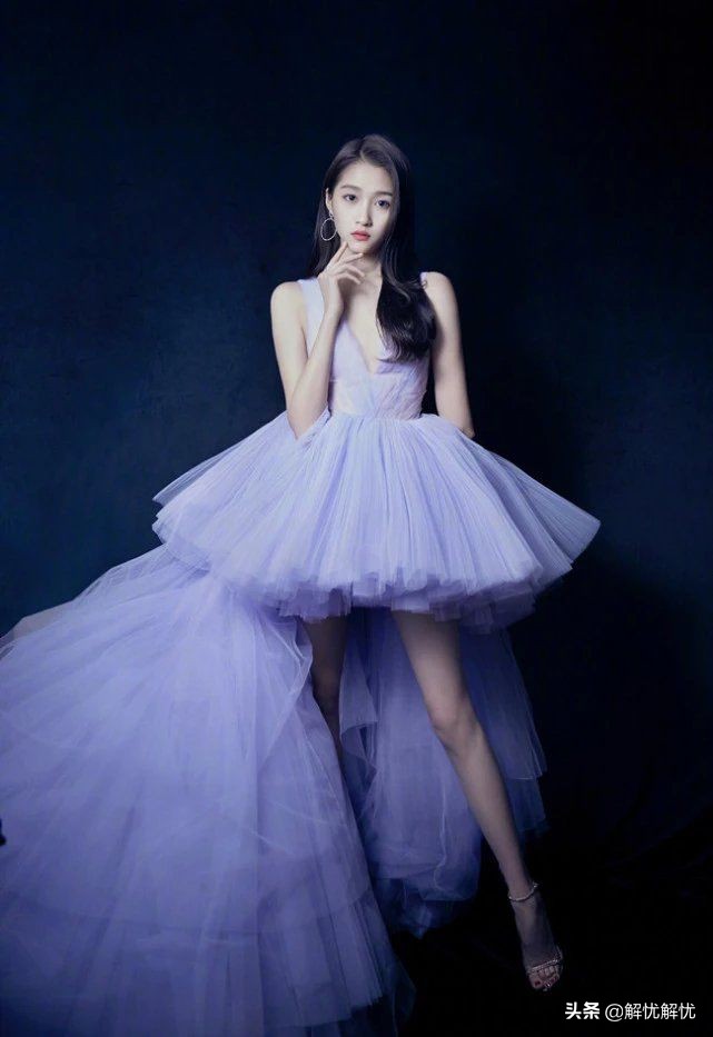 关晓彤婚纱造型美出新高度,鹿晗和关晓彤穿婚纱是怎样的