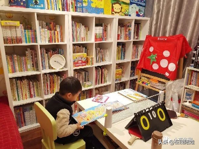 书柜开放式好看还是有门好看,书柜选开放式