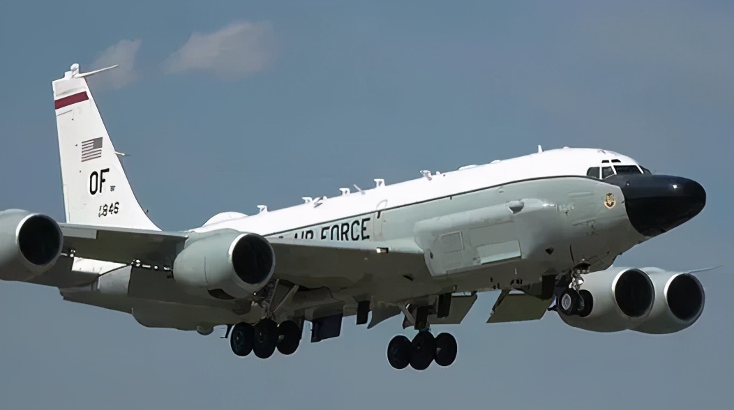 媒体报道美军飞机穿越台北上空，台防务部门的回应令分裂分子失望