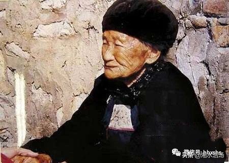 浩锅带你看*物文**------世界上最独特的文字女书