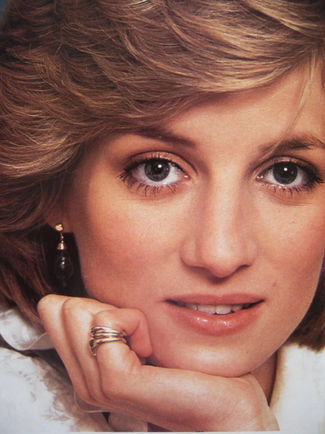 戴妃经典款戒指,戴妃蓝宝石珠宝