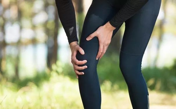 走路经常打软脚是怎么回事,走路猛然腿一软怎么回事