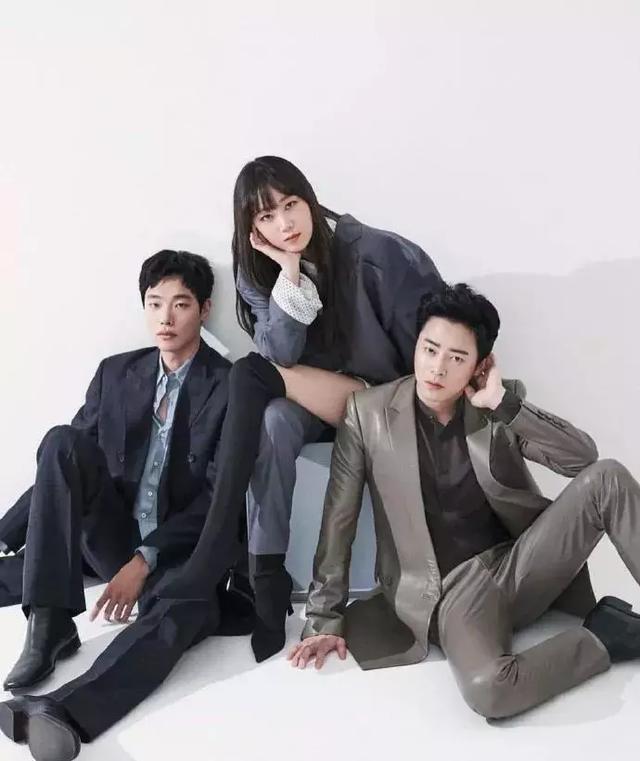 吴青峰李宇春同款雨衣,吴青峰代言的潮牌