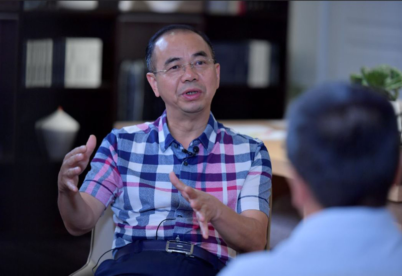 他多次创业失败，为躲债离家成流浪汉，一朝成百亿富商霸气回归