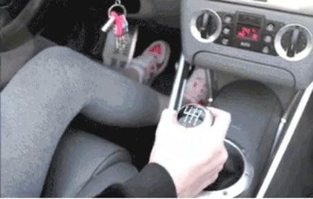 10年别克凯越1.6手动挡挂二档顿挫,手动挡一挡起步后抖动