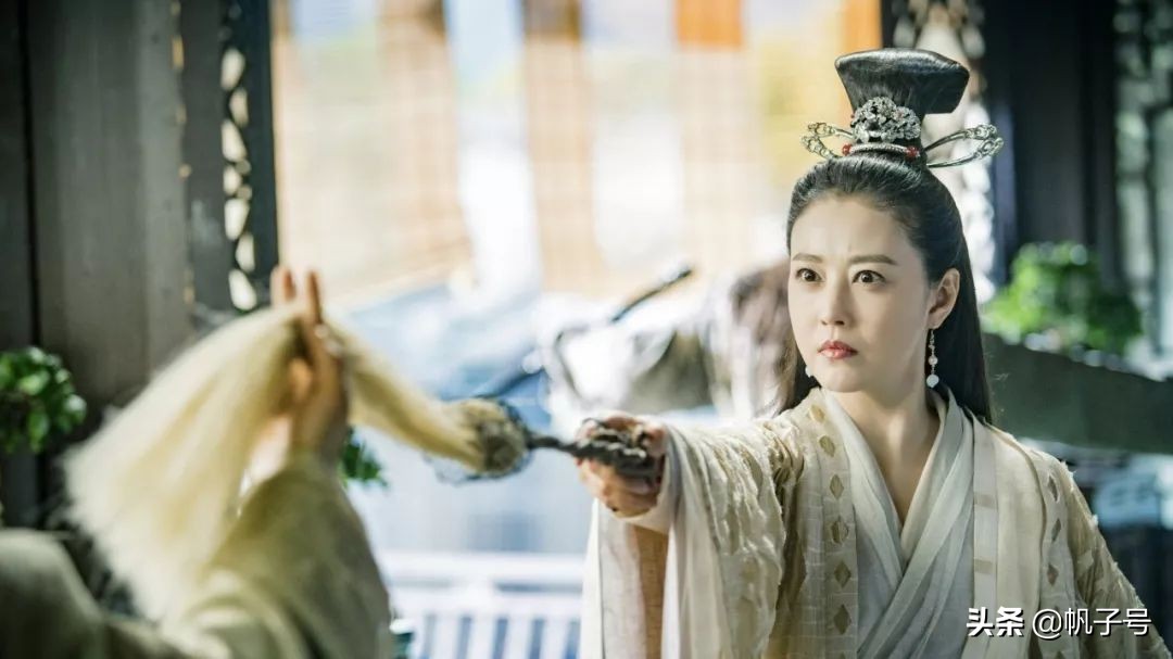 两个“最美周芷若”：美人的中年危机总是来得更猛烈一些