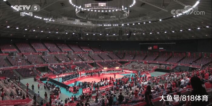 中国女排颁奖日本观众走光,日排协主席黑脸,切朱婷获奖镜头