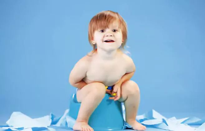 让孩子自己上厕所,10个妙招让宝宝独立如厕更轻松