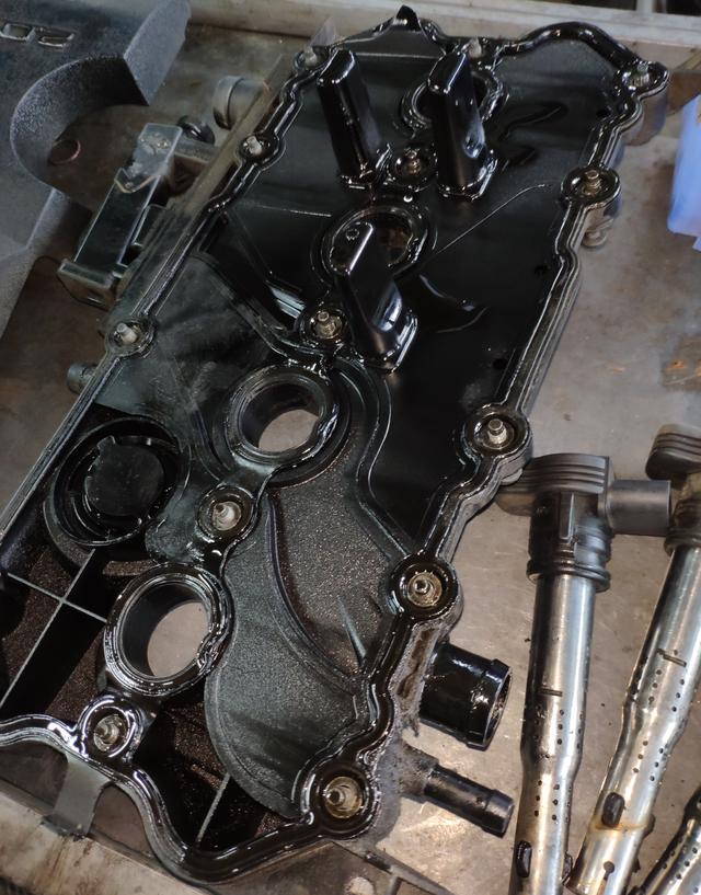 11年奥迪a6漏机油,奥迪a62.0t漏水一般哪里问题