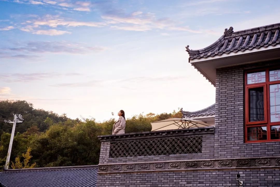 秋景徒步、汗蒸唱K,吃满族特色二八席,最适合团建的怀柔秘境