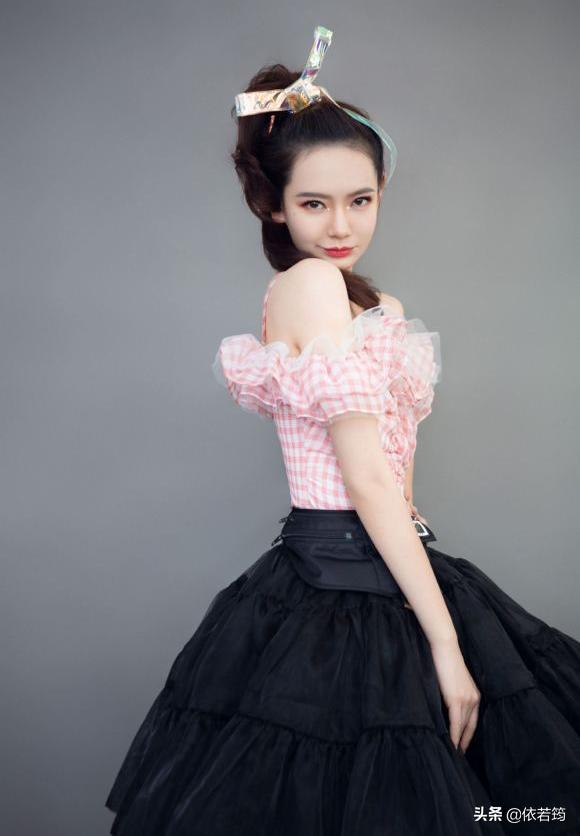 时尚感十足的戚薇,戚薇同款衣服可爱