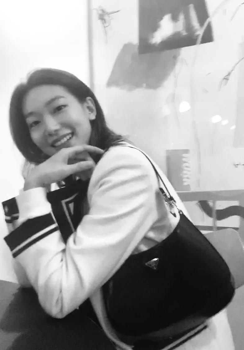 这个被嘲矮的超模火了！一脸硬伤，为啥还被Dior、Prada抢着宠？