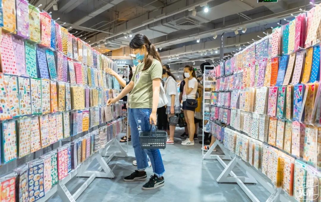 新中国第一家经营性商店,国内第一家日本杂货铺