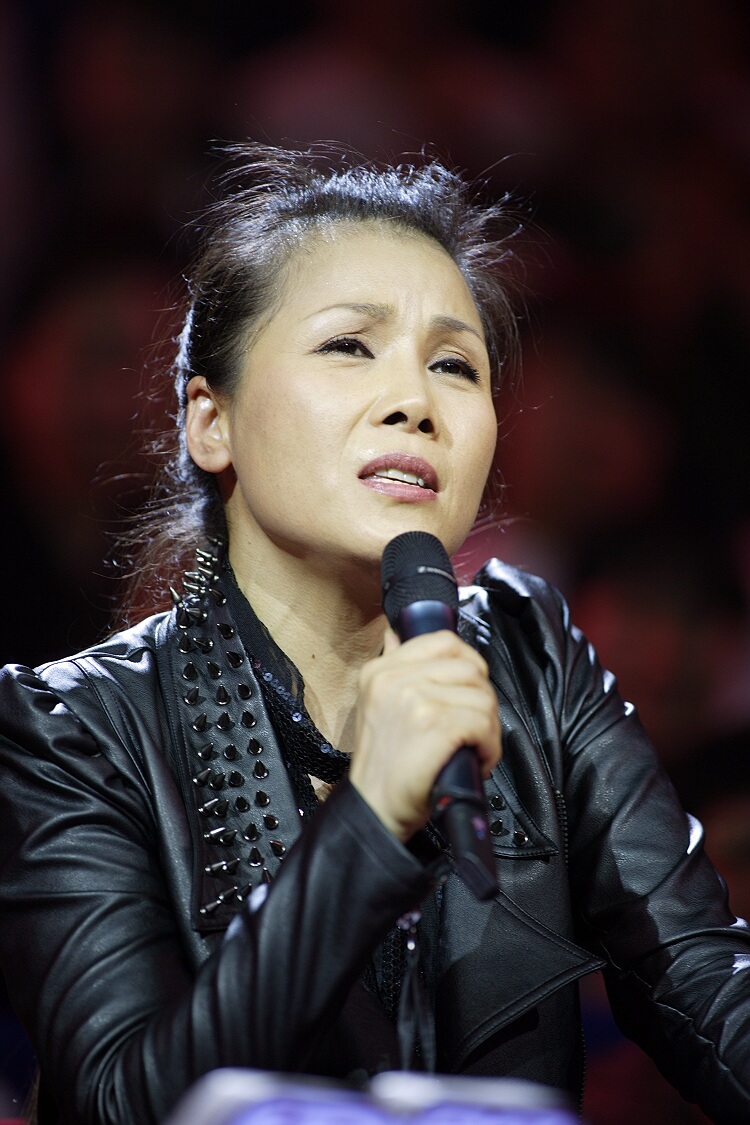 2001年田震颁奖事件视频现场,2001田震领奖现场发飙