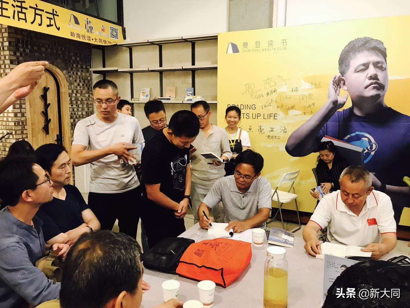 侯建臣：低到尘埃（关于散文集《乱炖》）文学沙龙掠影