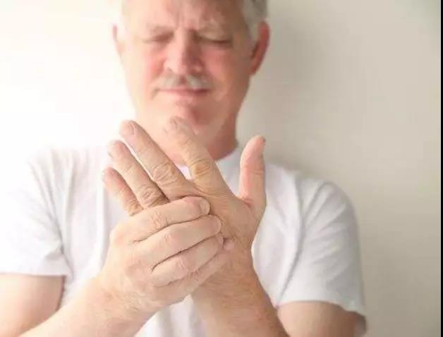 手麻当心8种病不可疏忽酿大病,手麻不要怕中医教你一招改善