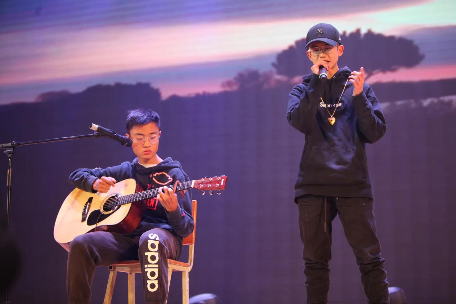 昆十中:新年音乐会唱响求实梦!青*梦春**!