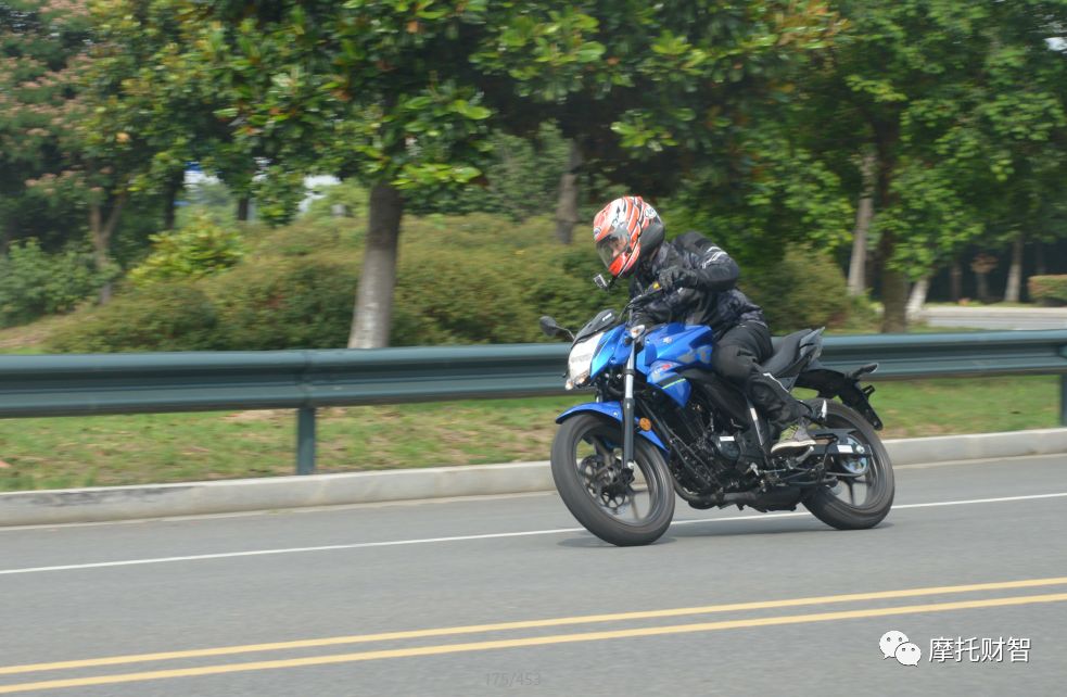 铃木155街车极客飒优缺点,铃木极客飒155nk和dl250加速