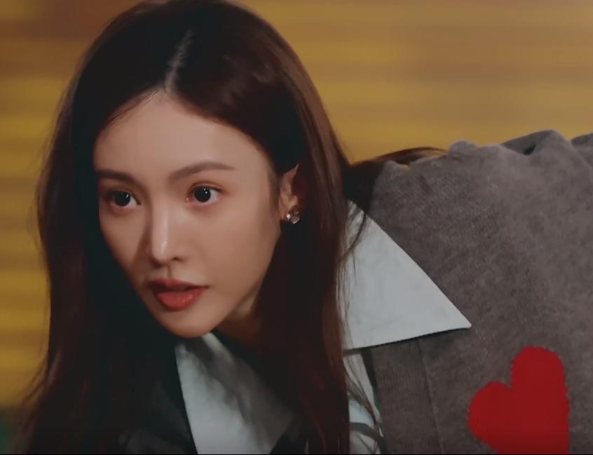 卡斯柏调皮被打,卡斯柏和金晨打桌球