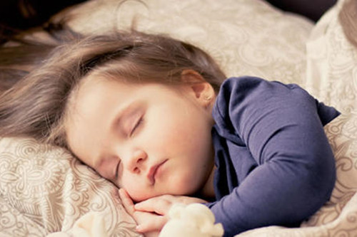 小孩半夜磨牙咯吱响是什么原因,小孩睡觉磨牙嘎吱嘎吱响怎么回事