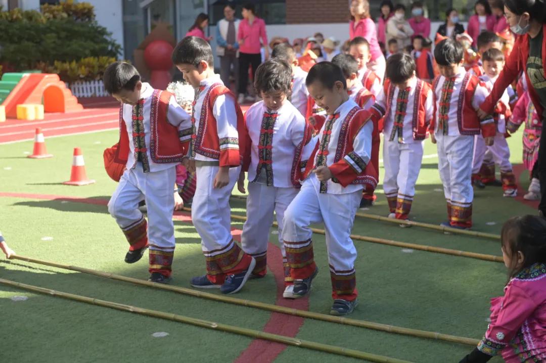 民族团结润童心家园携手共成长——和平五幼举行2021年秋季民族运动会