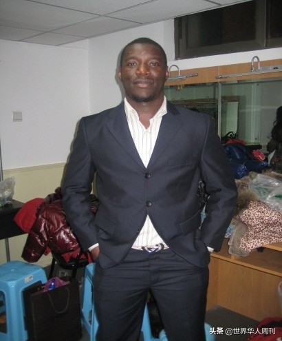 *艳猎**亚洲女孩的洋垃圾被抓了！本国的LOSER，到亚洲就成了贵宾？