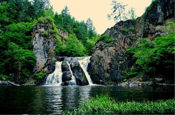 年平均气温25度左右的城市,年平均气温18度城市