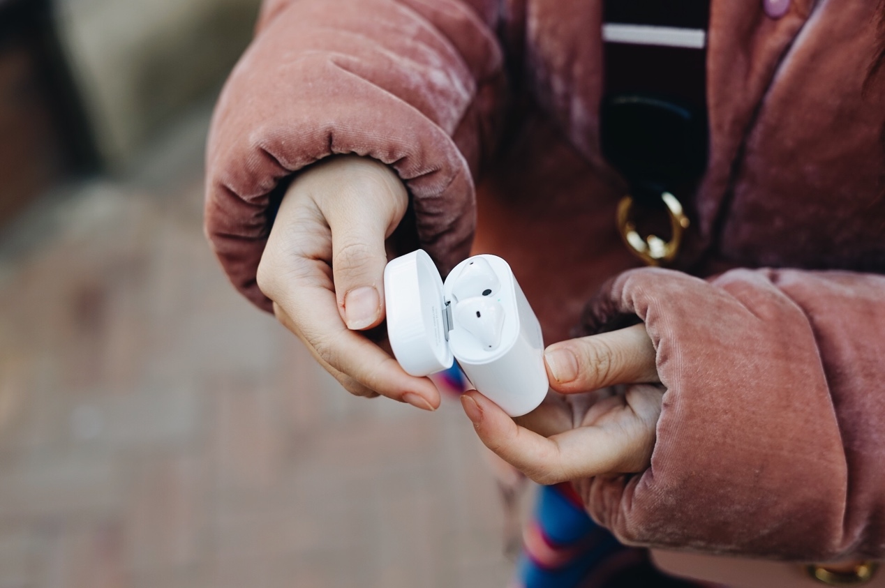 荣耀FlyPodsPro无线蓝牙耳机,用骨声纹识别给人机交互再添把力