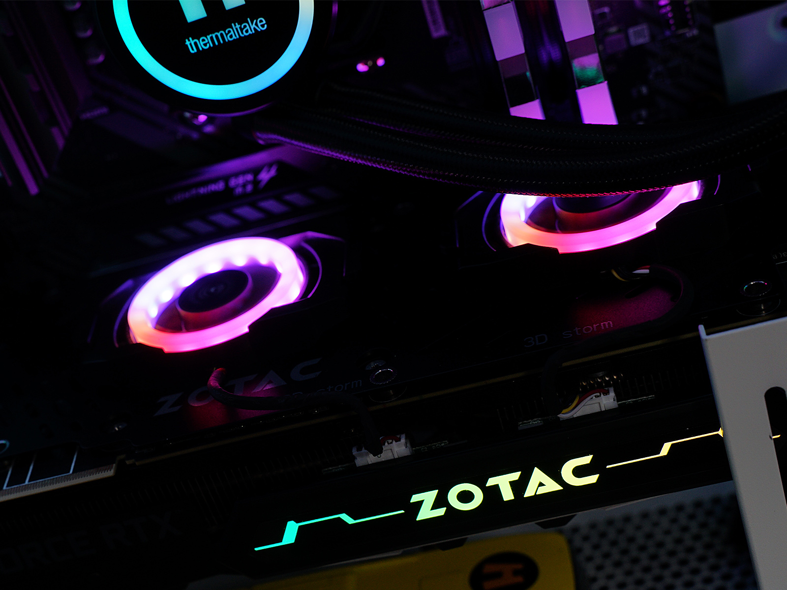 秀桌面：送老婆RGB全家桶PC，钱都花在光效上的感觉真棒