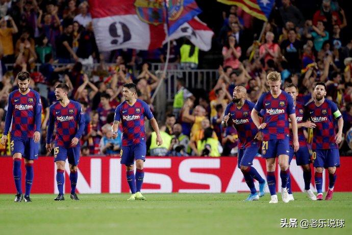 这家伙眼里只有足球，梅西一举动证明，鞋子掉了还在东张西望