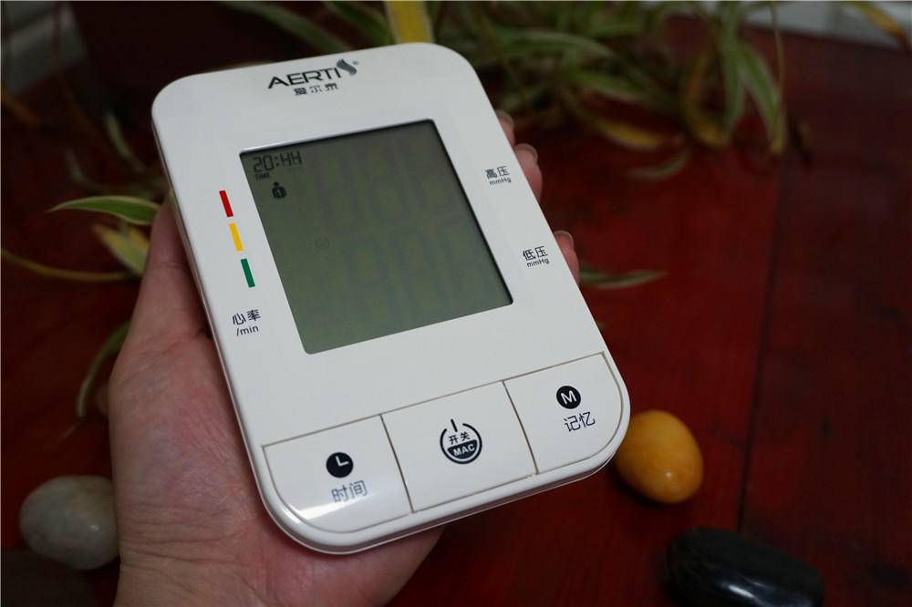 爱尔泰血氧饱和度仪,aicare电子臂式血压计