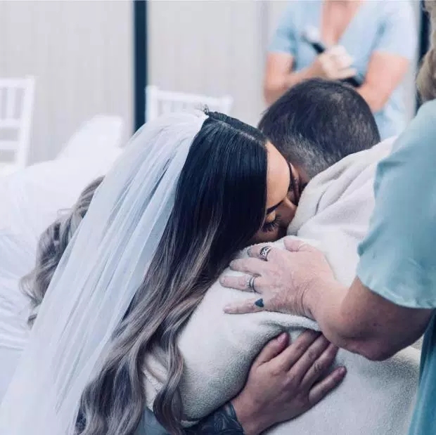 澳洲男子恶性脑瘤结婚,澳大利亚男子脑癌和女子结婚