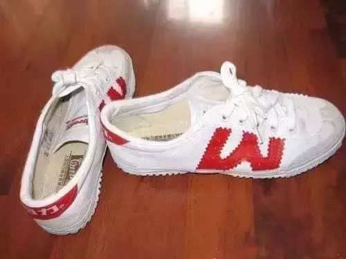 本溪人小时候穿过的爆款，太时髦了！你穿过几件？