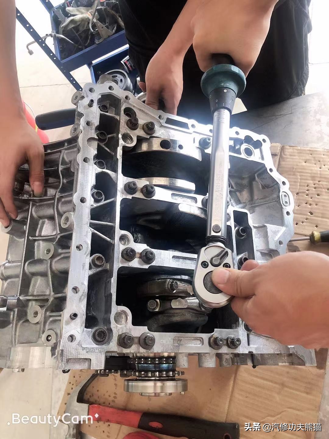 奥迪a8烧机油吗48v轻混,奥迪a8烧机油一千公里烧0.5正常吗