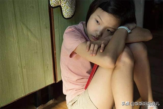 女儿出现夹脚是怎么治疗,女儿频繁蹬腿