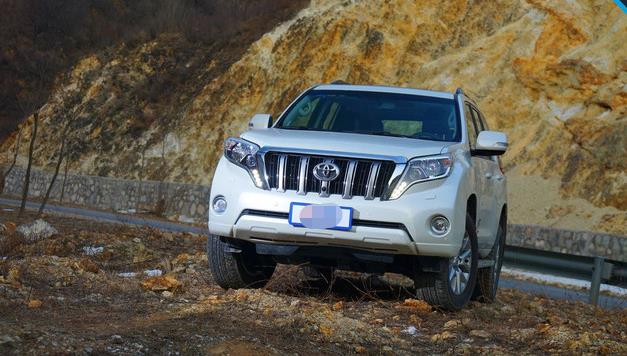 路虎卫士110对比普拉多4000,路虎发现四柴油版对比丰田普拉多