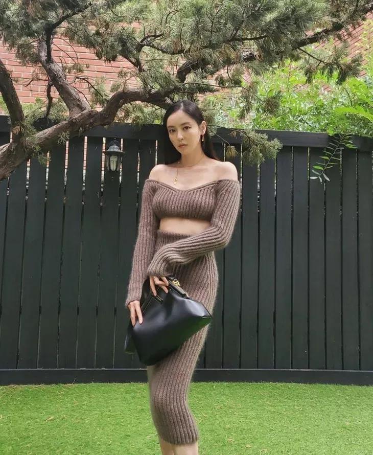 气质针织秋冬穿搭一整套,明星同款针织衫日常穿搭