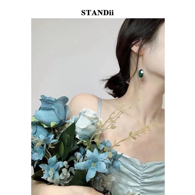 牛油果绿流行,牛油果绿跳色搭配款式