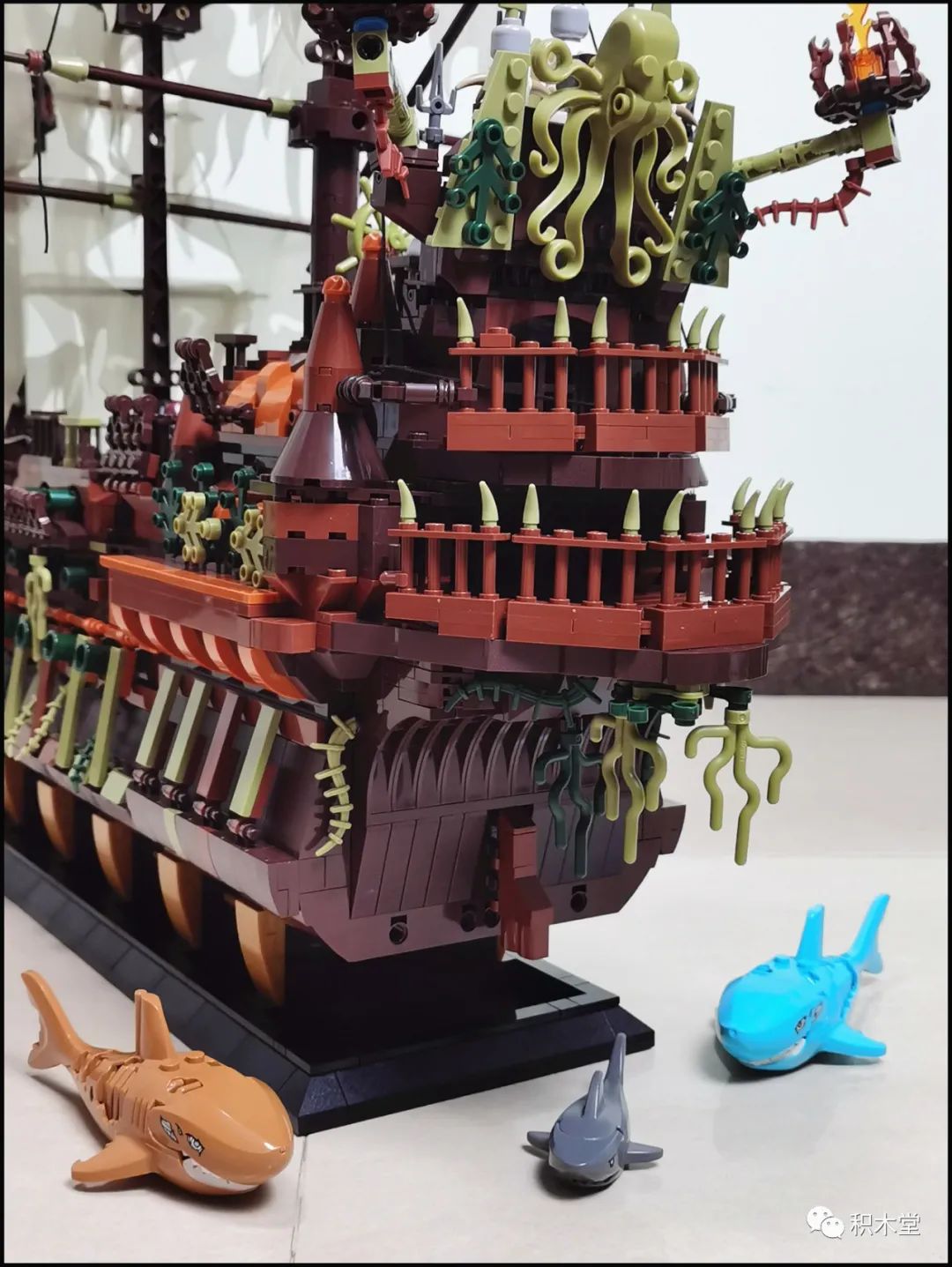 飞翔的荷兰人号为什么能潜水 (鬼船和飞翔的荷兰人号哪个更牛)