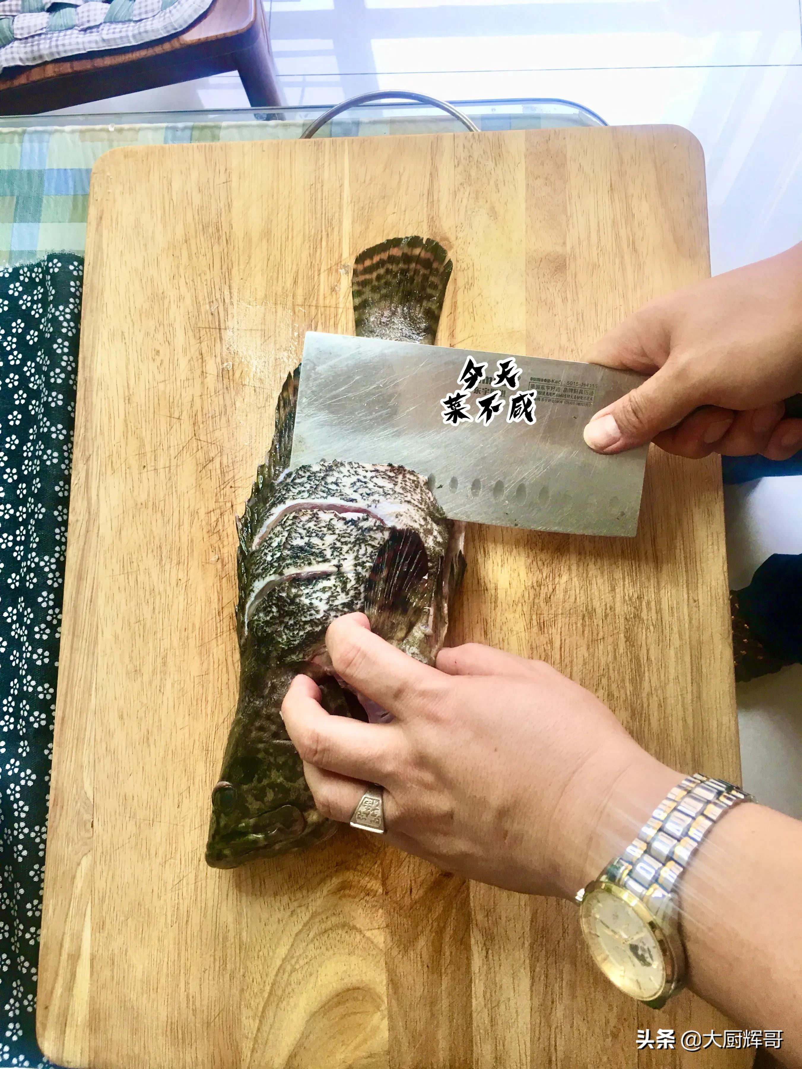 清蒸石斑鱼的教程简单易学,清蒸石斑鱼一般开锅蒸几分钟