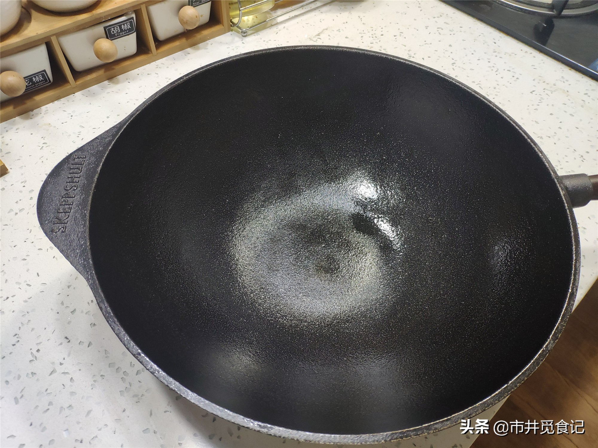 铁锅开锅方法怎么才不粘锅,新锅的正确开锅方法家用铁锅