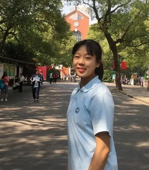 “一字马”女孩罗子欣“又跳了”,这一次:从健美操跳到中国美院